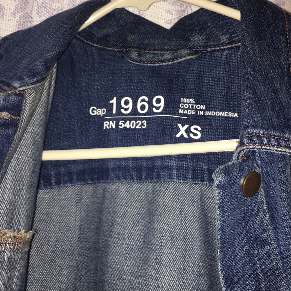 GAP Jean Jacket - Picture 2 of 3